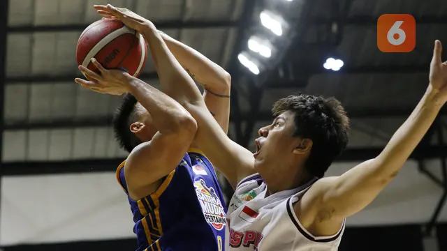 Foto: Terlalu Digdaya, Satria Muda Pertamina Gilas Rans PIK Basketball di IBL 2022