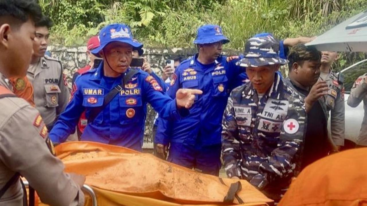 Bagian Tubuh Korban Helikopter Jatuh di Kalsel Dievakuasi, Aroma Jasad Terbakar Tercium