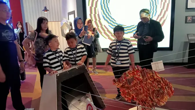 <p>Anak-Anak Indonesia peserta Nutrilon Royal Science Camp di Singapore Science Centre, Selasa (2/7/2024) (/Jonathan Pandapotan Purba)</p>
<p> </p>