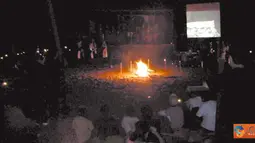 Citizen6, Ambon: Para Jemaat Hok Im Tong, melaksanakan Perayaan Ibadah Paskah di Pantai Natsepa, Ambon, Maluku, Minggu (24/4). (Pengirim: Gagartang)