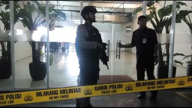 Ledakan terjadi di salah satu toilet pria di lantai LG Mall @ Alam Sutera, Tangerang. Ledakan ini mirip dengan ledakan yang terjadi pada Kamis 9 Juli 2015 pukul 12.26 WIB.  Kapolda Metro Jaya Irjen Tito Karnavian langsung memantau lokasi ledakan di toilet