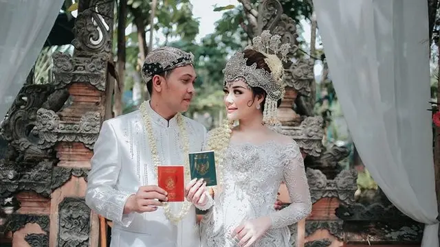 7 Potret Pernikahan Ryan Mantan Zaskia Gotik yang Kini Duluan Lepas Masa Lajang