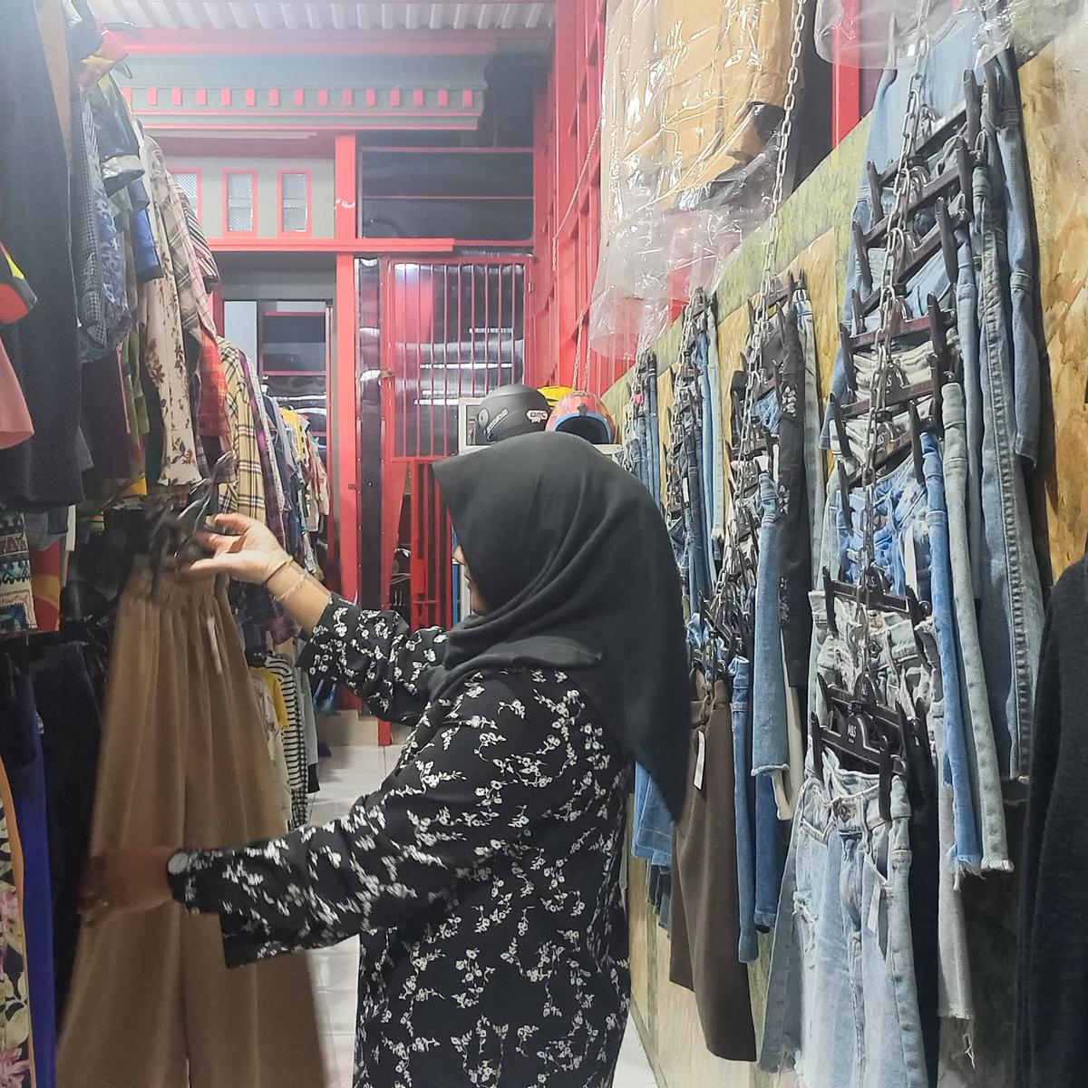 Pembeli barang Thrifting