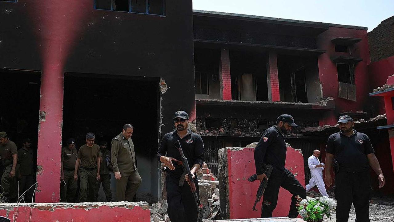 Kekacauan terjadi ketika massa muslim menyerang komunitas Kristen di Jaranwala, kawasan industri Faisalabad, Pakistan, pada 16 Agustus 2023. Mereka nekat merusak dan membakar beberapa gereja serta rumah rumah penduduk Kristen.