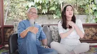 Hubungan Shandy Aulia dan ayahnya Kiemas Yusuf Effendy terjalin baik, meski beda keyakinan (Dok.YouTube/Shandy Aulia)