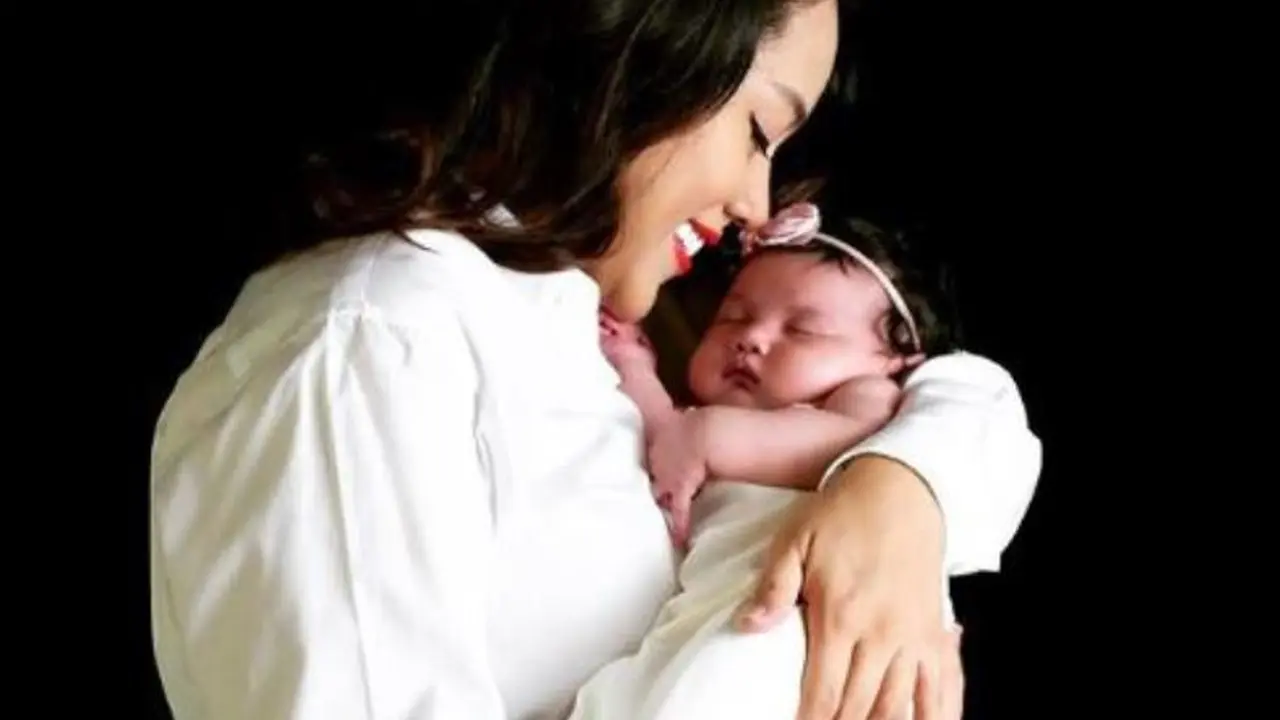 Aliya dan sang buah hati, Mika. (Foto: aliylatief)