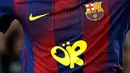 Tak hanya kehadiran Olivia Rodrigo yang mencuri perhatian. Barcelona juga tampil dengan jersey spesial untuk laga El Clasico kali ini. (AP Photo/Joan Monfort)