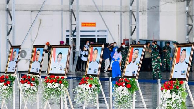 6 Momen Kenaikan Pangkat Luar Biasa Kepada Awak KRI Nanggala 402, Penuh Haru