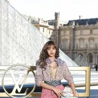 Intip gaya busana Lisa BLACKPINK dan Zendaya di Paris Fashion Week (@louisvuitton)