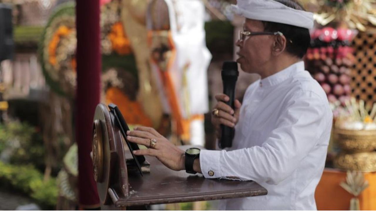 Dirjen Bimas Hindu Hadiri Perayaan Saraswati di STAHN Mpu Kuturan Singaraja
