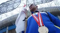 Aksi jalan kaki atlet paralimpik di Bandung