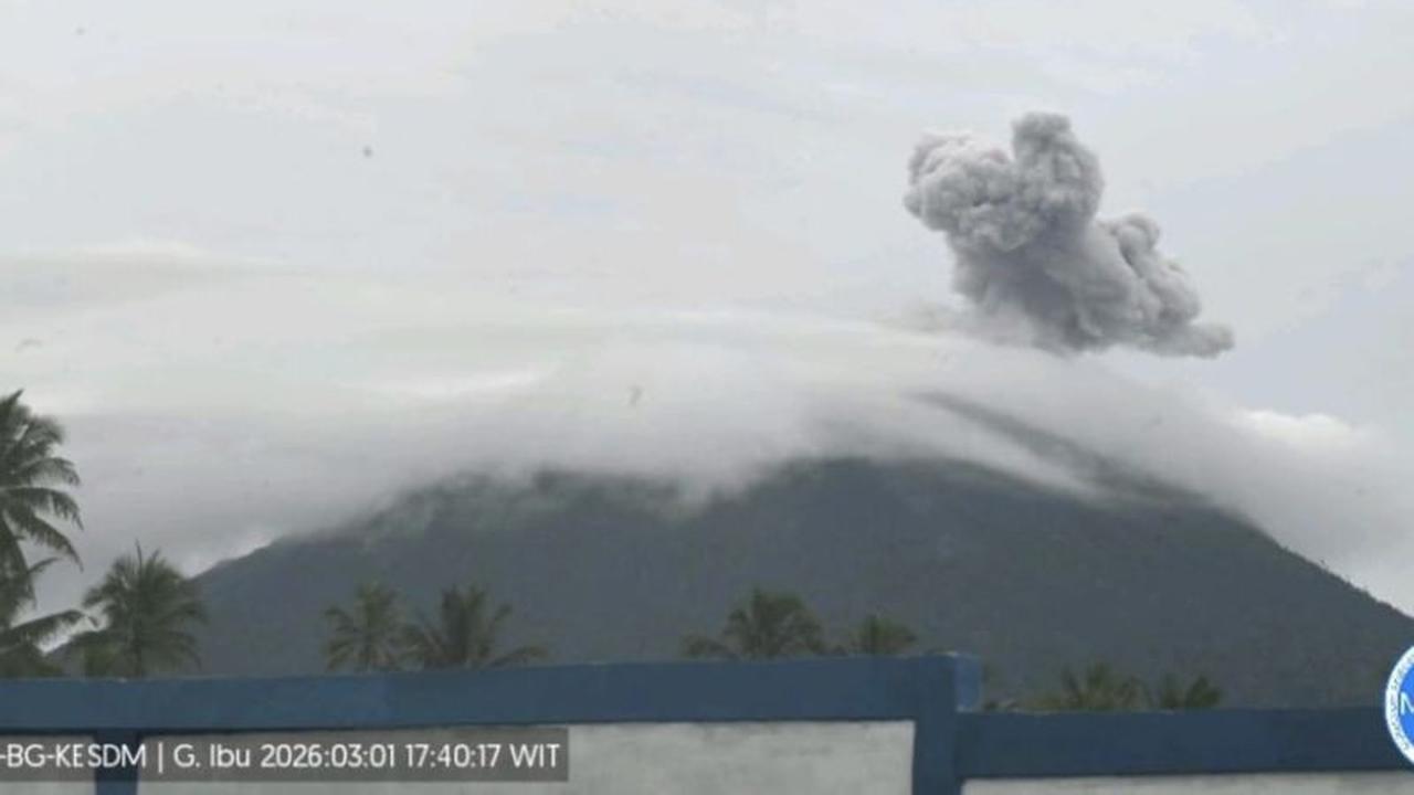 Gunung Ibu Kembali Erupsi, PVMBG Larang Aktivitas Radius 2 Km dari Kawah