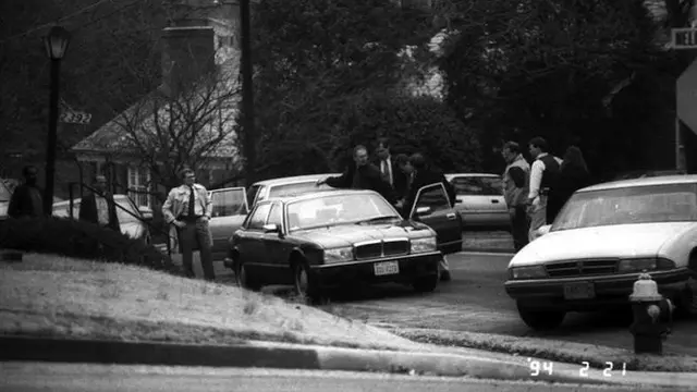 Aldrich Ames ditangkap di luar rumahnya di pinggiran kota Virginia pada tahun 1994. Dia telah menjadi mata-mata untuk Rusia selama hampir satu dekade. (fbi.gov)