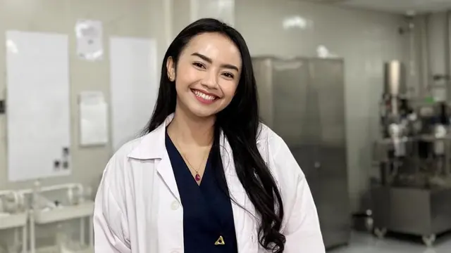 Potret Ayu Puspa yang Senyumnya Curi Perhatian