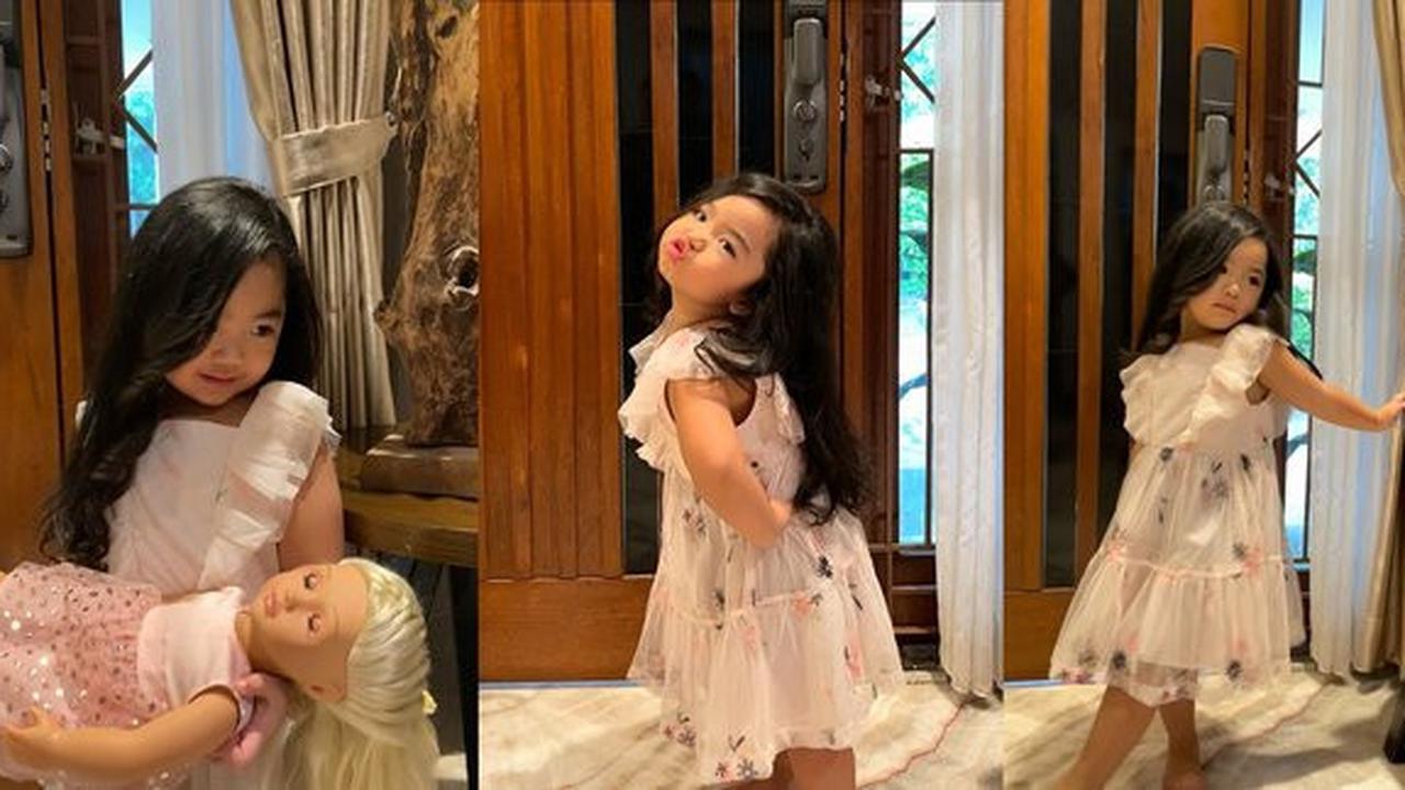 Lucu dan Bikin Gemas Pose Xarena Anak Siti Badriah  Punya Rambut Panjang hingga Mirip Boneka Barbie