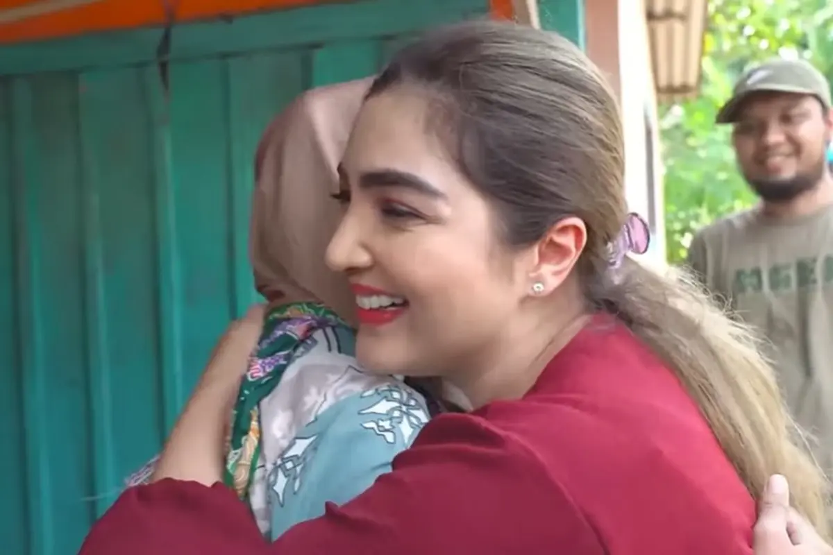 Ashanty dan Anang sambangi rumah mantan asistennya (YouTube/The Hermansyah A6)
