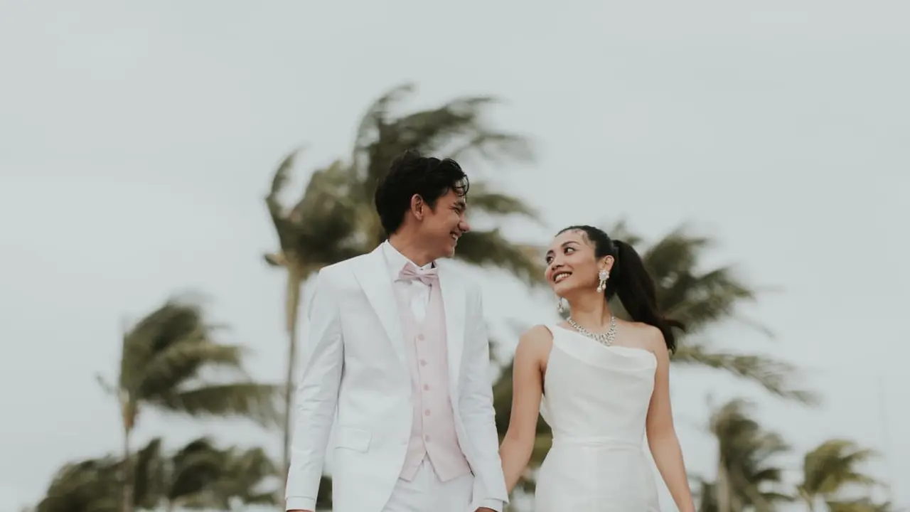 Pernikahan Adipati Dolken dan Canti Tachril
