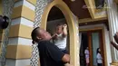 Nathalie tak bisa datang bareng karena sedang ada pekerjaan. Menurut pengasuhnya, Adzam memiliki jadwal padat, dari Senin hingga Jumat. Hal tersebut yang membuat sulit untuk ke rumah ayahnya di Bekasi. [Youtube/NATHALIE HOLSCHER]