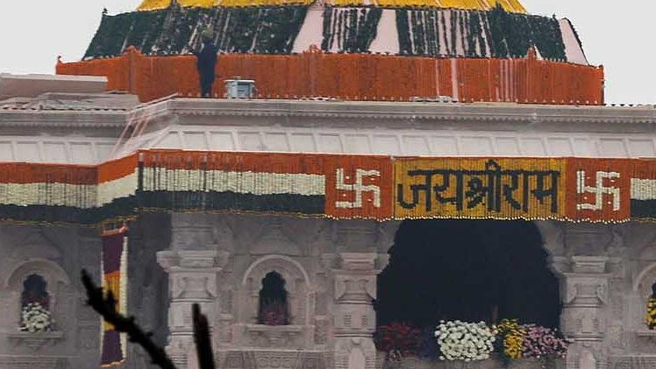 Berdiri di kompleks seluas 28 hektare, Kuil Lord Ram ini tampak begitu megah. Pembangunannya menelan biaya hingga 15 miliar rupee, atau setara Rp2,8 triliun.&nbsp;Foto: REUTERS/Adnan Abidi
