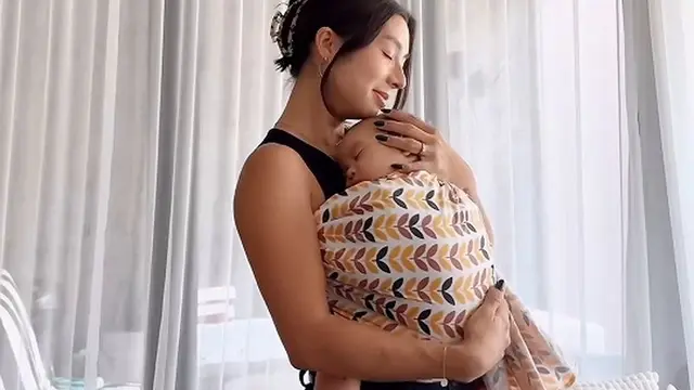 Penampilan Jennifer Bachdim Sambil Gendong Anak Kerap Jadi Sorotan, Ini Kuncinya!