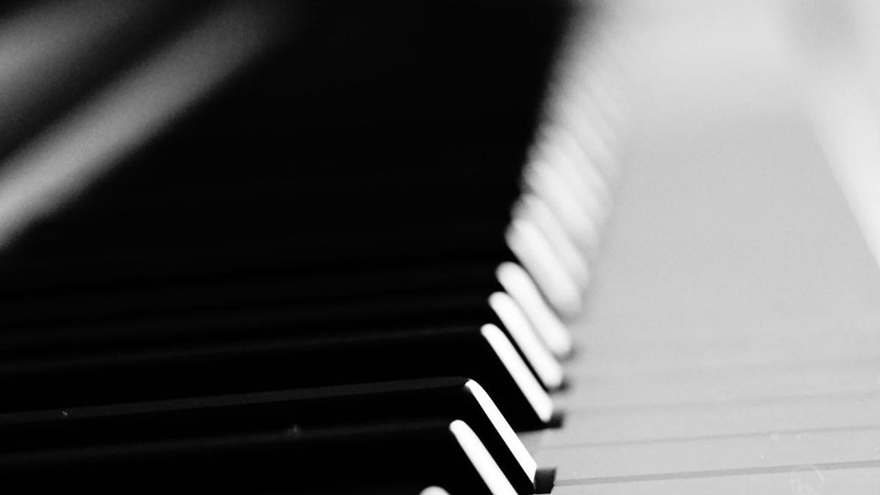 6. Mendengarkan Musik<br>