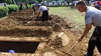 Puluhan penggali kuburan di Hongaria menggelar kompetisi "Menggali Kuburan" agar menarik lebih banyak orang untuk pekerjaan tersebut.