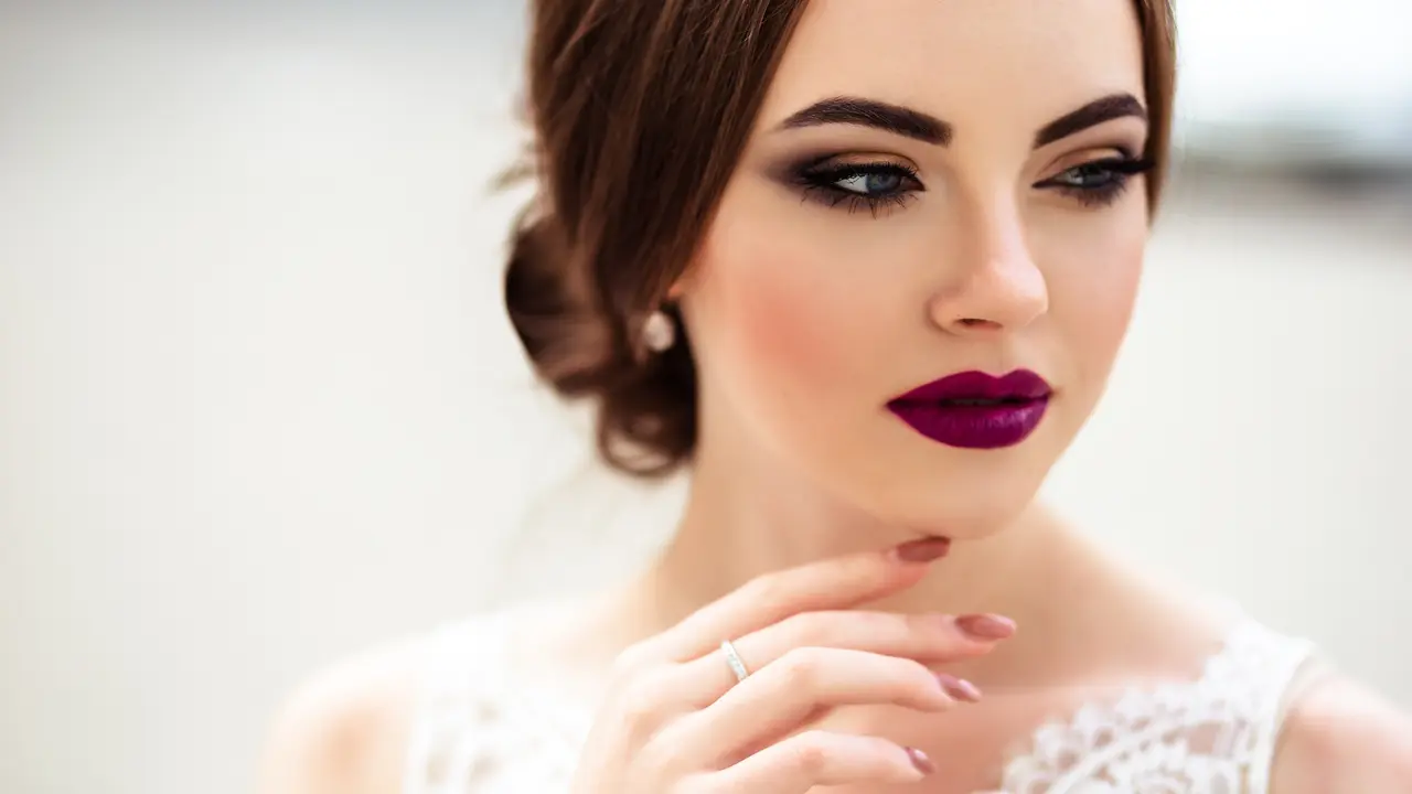Makeup pengantin.