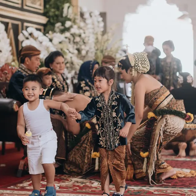 [Fimela] Ngnduh Mantu Erina Gudono dan Kaesang Pangarep