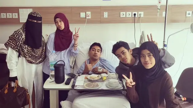 Abidzar bersama keluarga (Instagram/_ummi_pipik_)