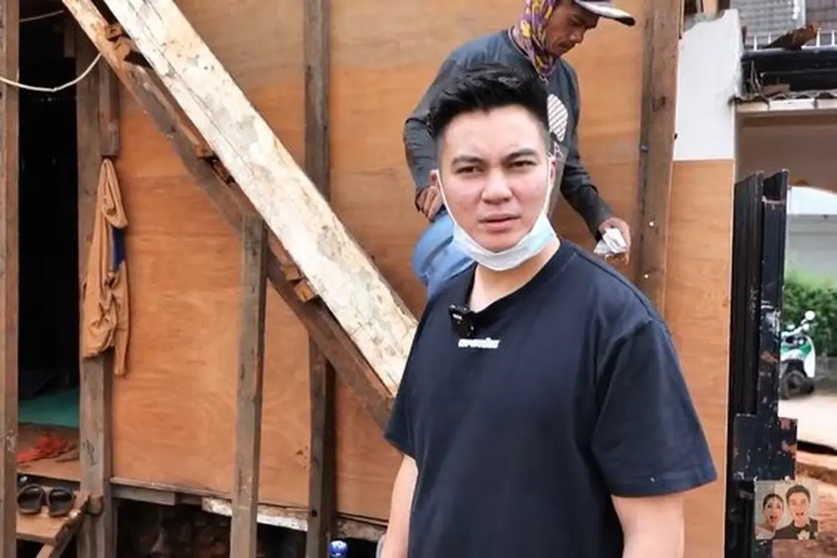 Baim Wong melihat pembangunan rumahnya