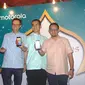 Anvid Erdian MBG 4P Manager Lenovo Indonesia, Adrie R Suhadi Country Lead Lenovo MBG Indonesia dan Augustin Becquet Executive Director, General Manager ASEAN Lenovo MBG saat merilis Moto C di Jakarta, Kamis (8/6/2017). Liputan6.com/Agustin Setyo Wardani