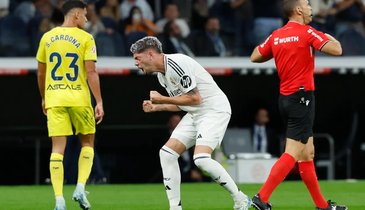 Menit ke-14, Federico Valverde membuka keunggulan Real Madrid atas Villarreal. (OSCAR DEL POZO/AFP)