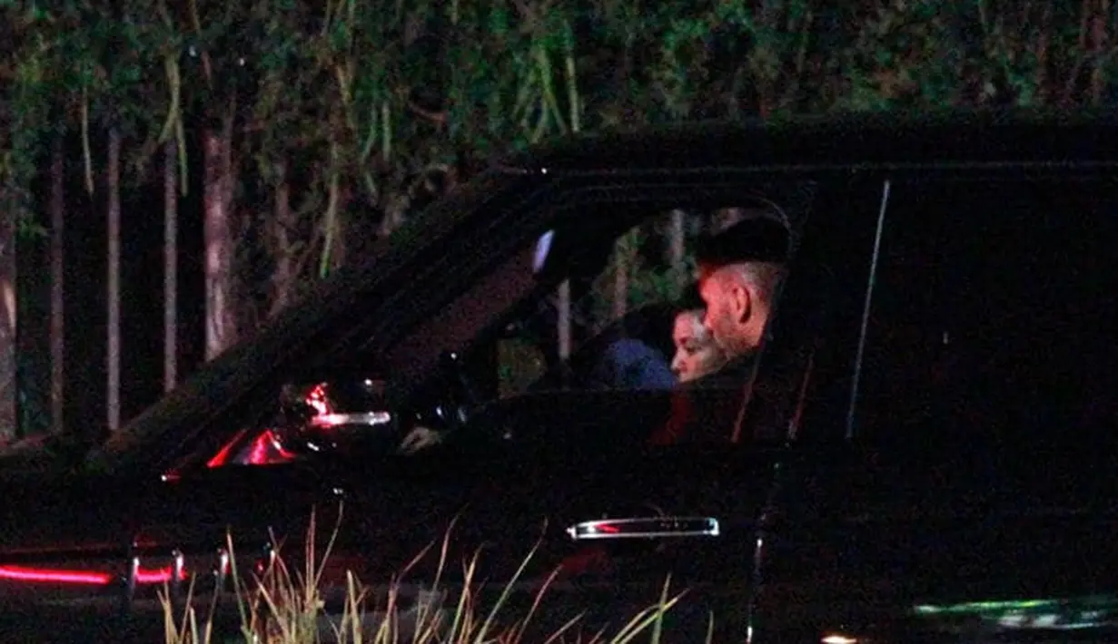 Keduanya tertangkap berada di mobil Kourt dan bintang reality show berada di balik kemudi. (FIA Picture - TMZ)