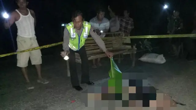 Polisi mengolah TKP penemuan jasad warga Banyumas di Desa Ayam Putih, Kebumen. (Liputan6.com/Polres Kebumen/Muhamad Ridlo)