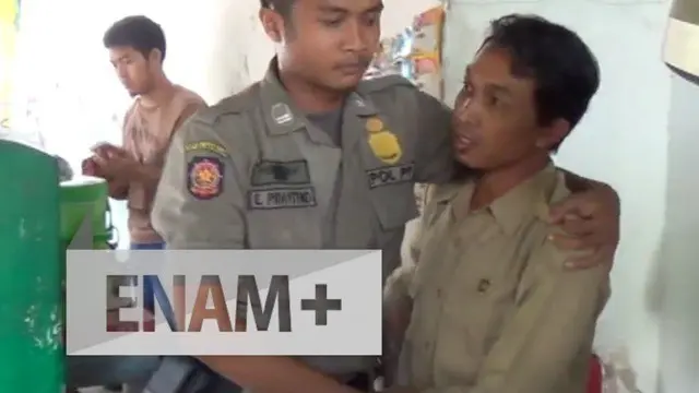 Satpol PP dan Guru Saling Bentak saat Razia PNS Bolos di Lamongan, Jawa Timur.