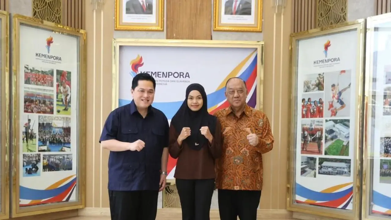Menpora menerima atlet kickboxing Viona Amalia Adinda Putri