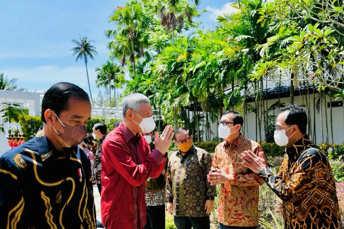 Presiden Indonesia Joko Widodo (Jokowi) dan Perdana Menteri Singapura Lee Hsien Loong menyelenggarakan pertemuan Leaders Retreat di Bintan, Selasa (25/1/2022). (Dok Biro Pers Sekpres)