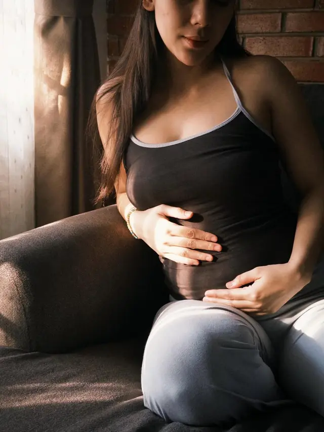 Potret Gaya Kasual Adinda Thomas Pamer Baby Bump di Maternity Shoot Terbaru