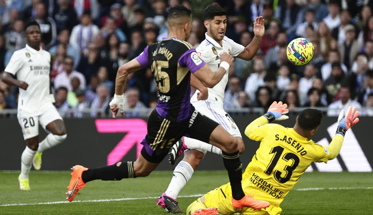 Real Madrid akhirnya menambah keunggulan menjadi 5-0 berkat gol Asensio di menit ke-73. (AP Photo/Pablo Garcia)