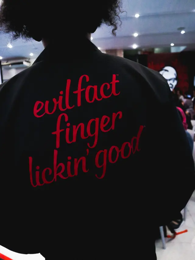 Finger lickin good jadi tagline yang diambil Evil Fact untuk koleksinya