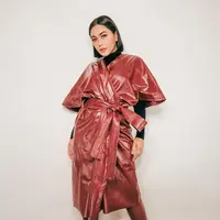 Denada hingga kini masih terus mendampingi buah hatinya, Aisyah, berjuang melawan kanker darah atau Leukimia. Keduanya masih berada di Singapura untuk menjalani pengobatan Aisyah, yakni kemoterapi. (Instagram/denadaindonesia)