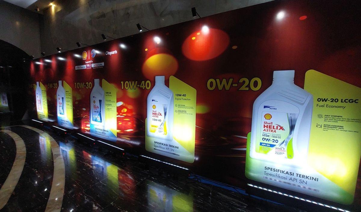 “Jaringan luas dan terpercaya membuat Shell Helix Astra berikan rasa aman dan<br>menjadi komitmen kami bagi seluruh pelanggan untuk mendapatkan produk pelumas<br>original dan berkualitas.”<br>