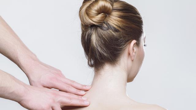 Ilustrasi jerawat di punggung