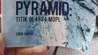 Buku berjudul Cartensz Pyramid: Titik Di 4884 MDPL yang ditulis Enda Kaban menggambarkan pengalaman menyedihkan soal pendakian gunung tersebut pada 2016. (dok. Enda Kaban)