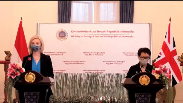 Menlu Inggris Liz Truss dan Menlu RI Retno Marsudi, Kamis (11/11/2021).