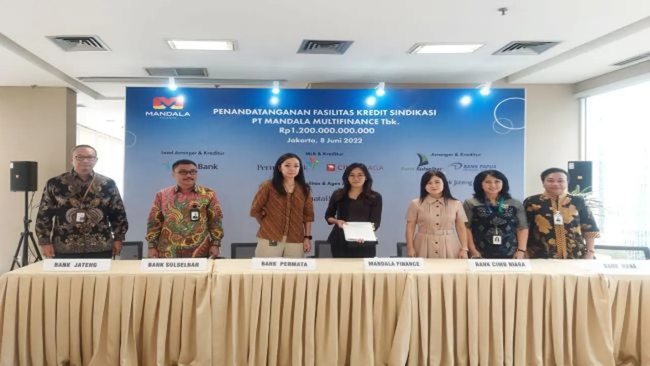 Penandatanganan fasilitas kredit sindikasi PT Mandala Multifinance Tbk, Rabu, 8 Juni 2022 (Foto: PT Bank Permata Tbk/BNLI)