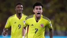 Pemain Kolombia Luis Diaz (depan) melakukan selebrasi usai mencetak gol ke gawang Brasil pada pertandingan sepak bola kualifikasi Piala Dunia 2026 di Stadion Roberto Melendez, Barranquilla, Kolombia, Kamis (16/11/2023). (AP Photo/Ivan Valencia)