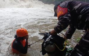 Tim SAR Gabungan saat melakukan operasi pencarian terhadap siswa SMPK Fransiskus Ruteng, Kabupaten Manggarai, NTT. (Foto: Liputan6.com/Ola Keda).