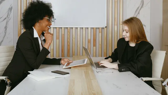 Diary Fimela: Evelyn Yonathan, Pemimpin Lazada Indonesia Pendobrak Stereotip Perempuan di Industri Digital