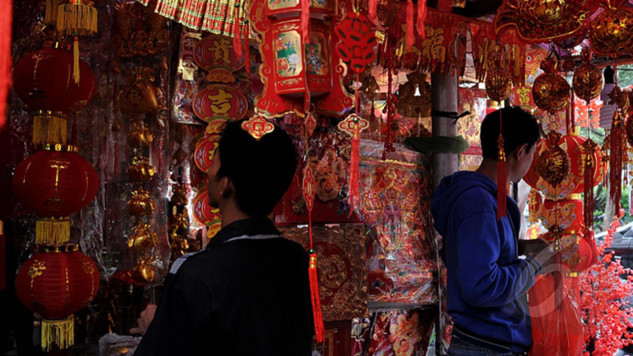 Berburu Pernak Pernik Imlek di Glodok